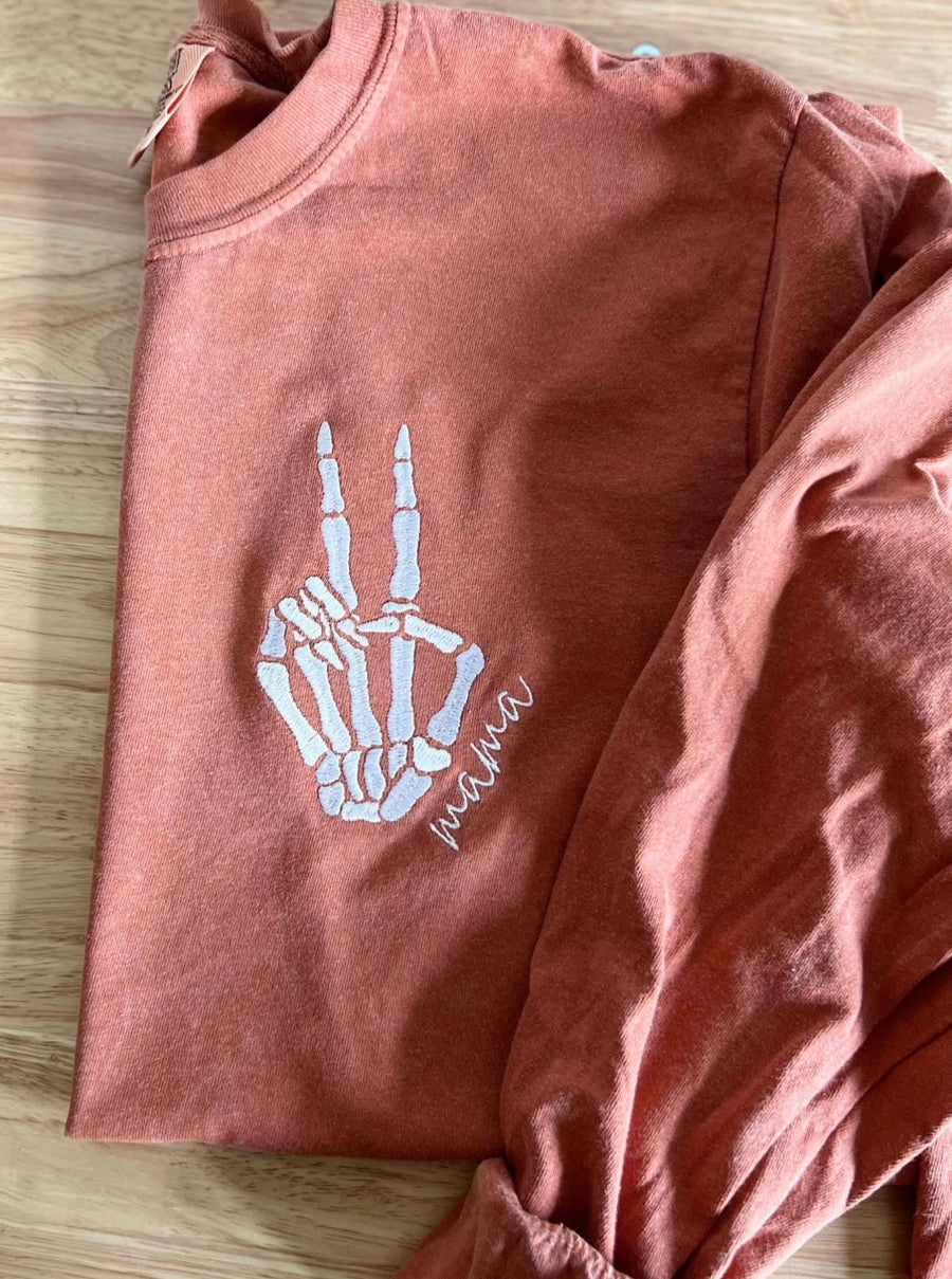 Mama skeleton peace sign tee