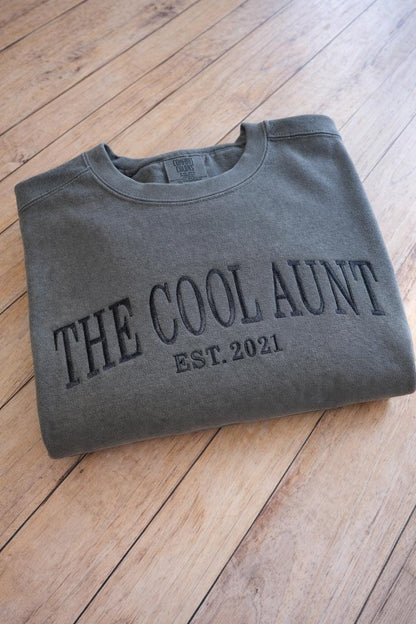 Customizable Aunt Crewneck Sweatshirt | Custom Year Pullover | Gift for Aunt | Cozy Family Shirt